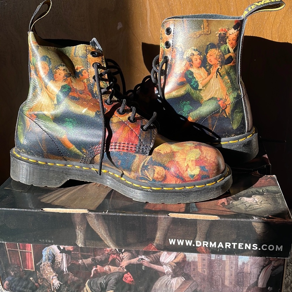 RENAISSANCE PAINTING DR MARTENS US 9 COMBAT BOOT
